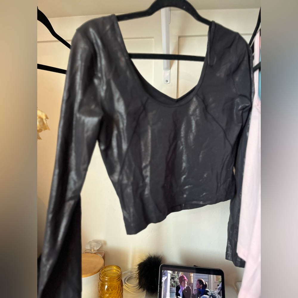 lululemon athletica Black Long Sleeve Crop Top - Picture 3 of 5